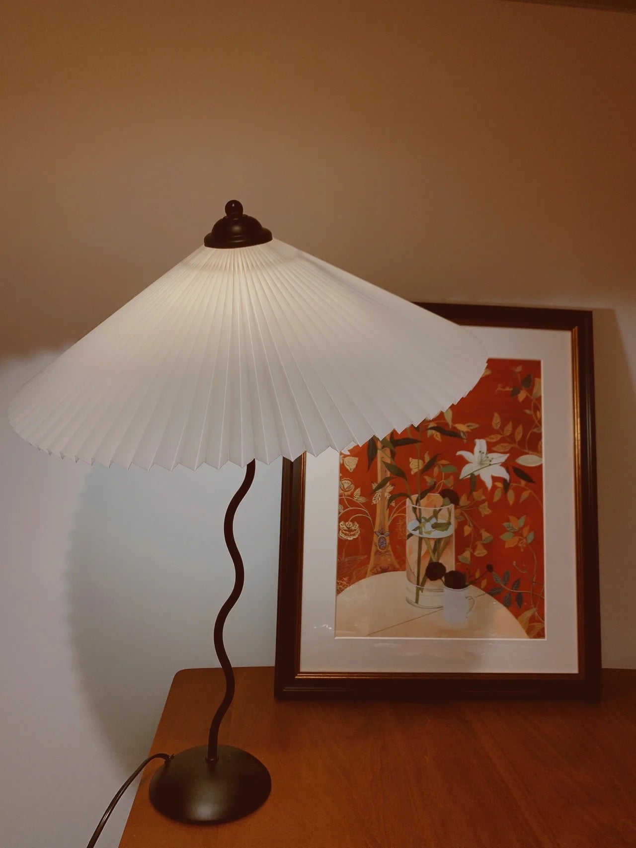 Tischlampe Squiggle – Moderne Lampe mit gewelltem Design für Wohnzimmer, Schlafzimmer und Büro