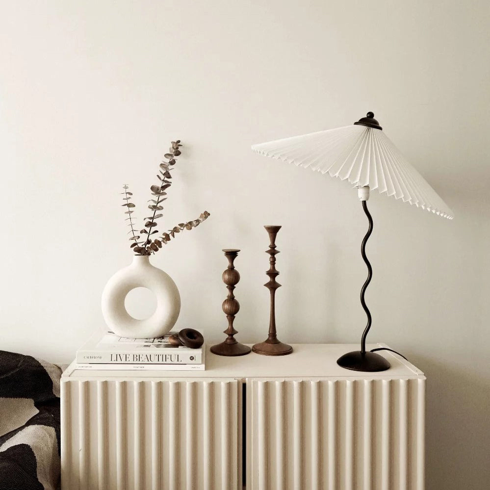 Tischlampe Squiggle – Moderne Lampe mit gewelltem Design für Wohnzimmer, Schlafzimmer und Büro