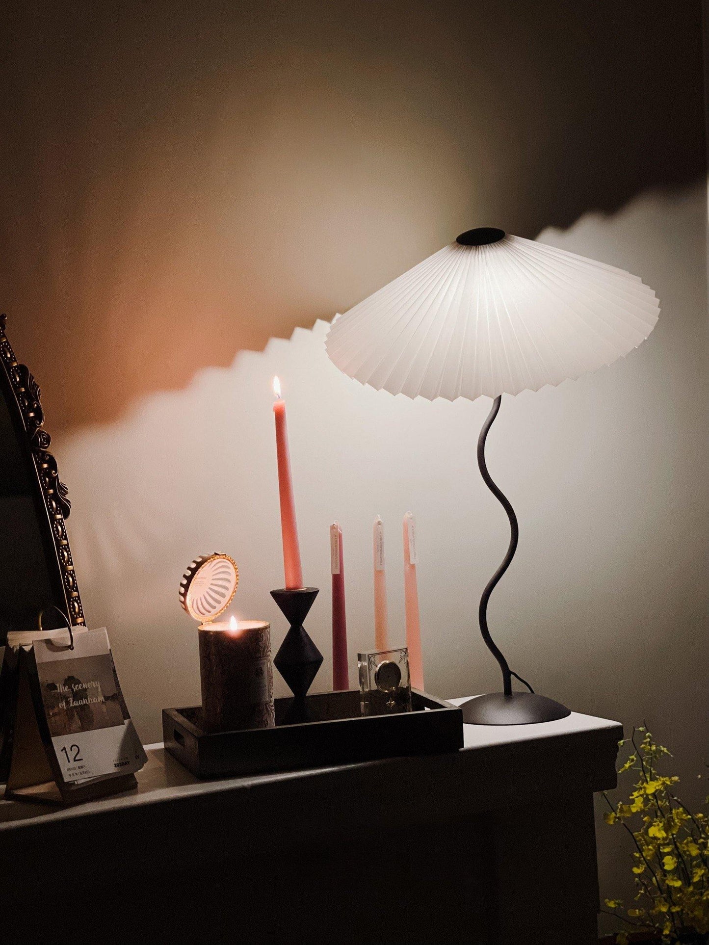 Tischlampe Squiggle – Moderne Lampe mit gewelltem Design für Wohnzimmer, Schlafzimmer und Büro