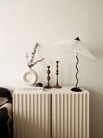 Tischlampe Squiggle – Moderne Lampe mit gewelltem Design für Wohnzimmer, Schlafzimmer und Büro