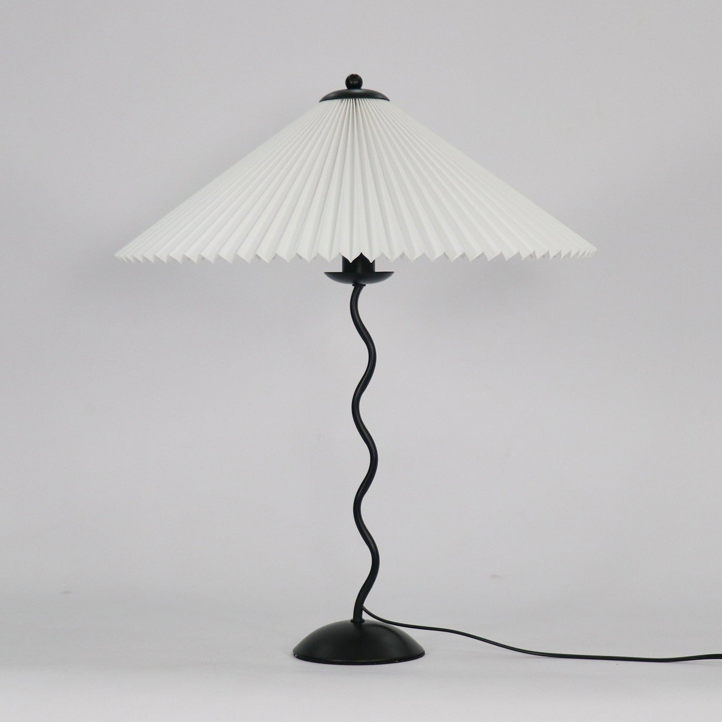 Tischlampe Squiggle – Moderne Lampe mit gewelltem Design für Wohnzimmer, Schlafzimmer und Büro