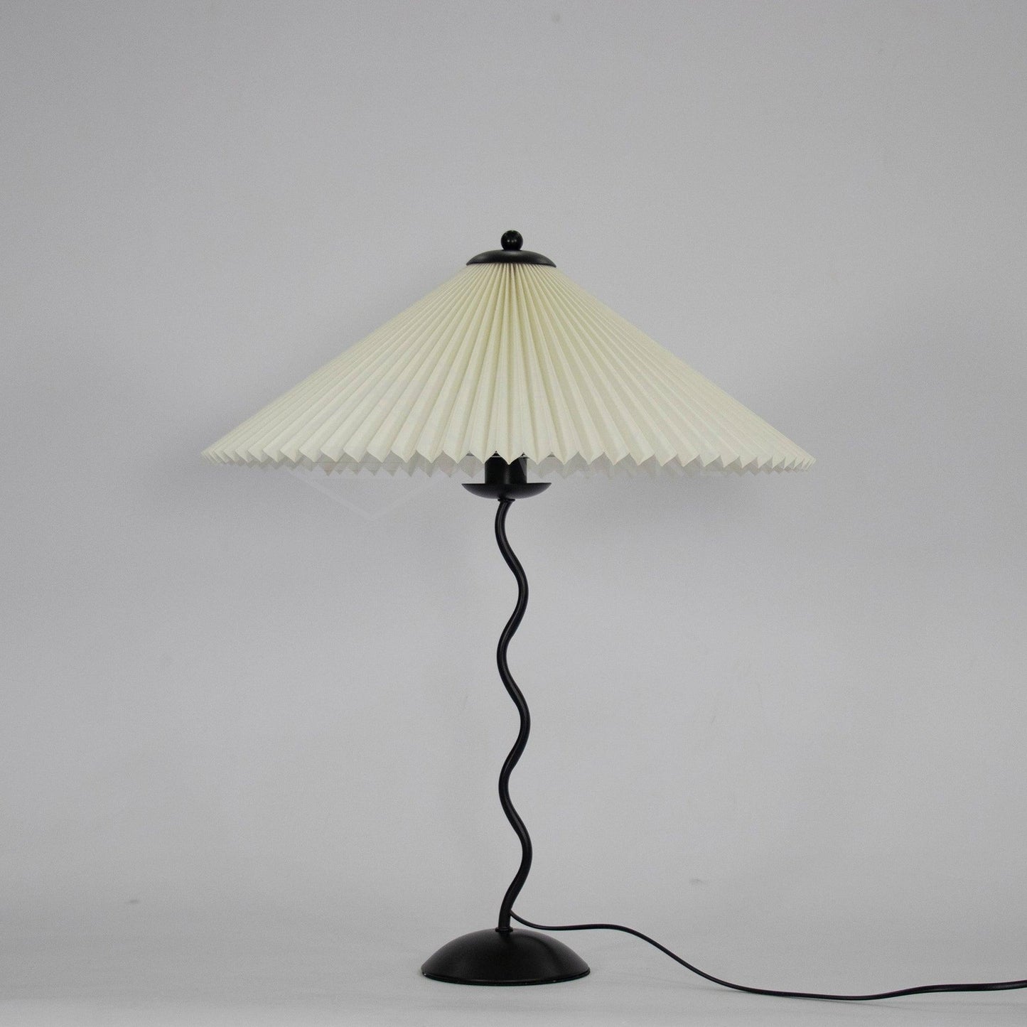 Tischlampe Squiggle – Moderne Lampe mit gewelltem Design für Wohnzimmer, Schlafzimmer und Büro