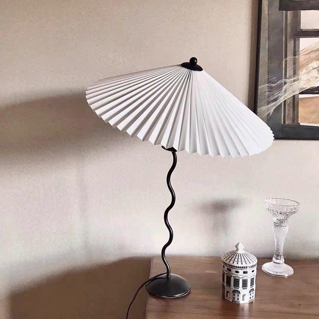 Tischlampe Squiggle – Moderne Lampe mit gewelltem Design für Wohnzimmer, Schlafzimmer und Büro