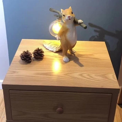 Garduru Eichhörnchen Tischlampe | Verspieltes Design | LED Beleuchtung | Charmante Deko für Zuhause