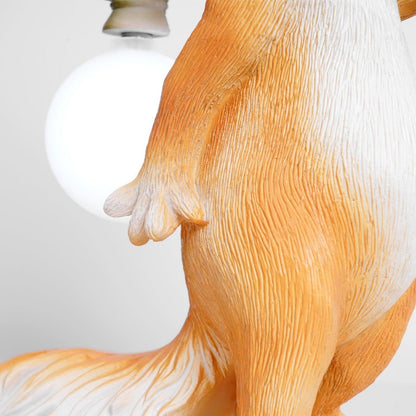 Garduru Tischlampe – Ein skurriler und bezaubernder Lichtakzent