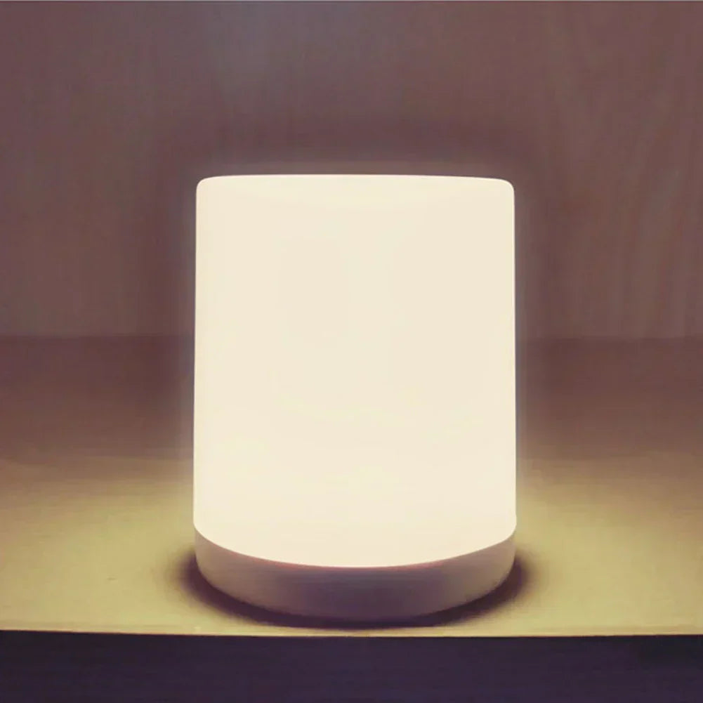 Dimmbare LED-Tischleuchte mit USB-Anschluss für Flexibles Licht