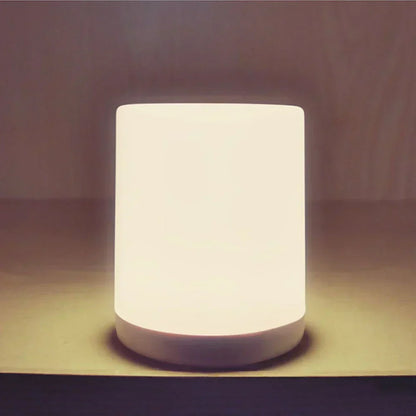Dimmbare LED-Tischleuchte mit USB-Anschluss für Flexibles Licht