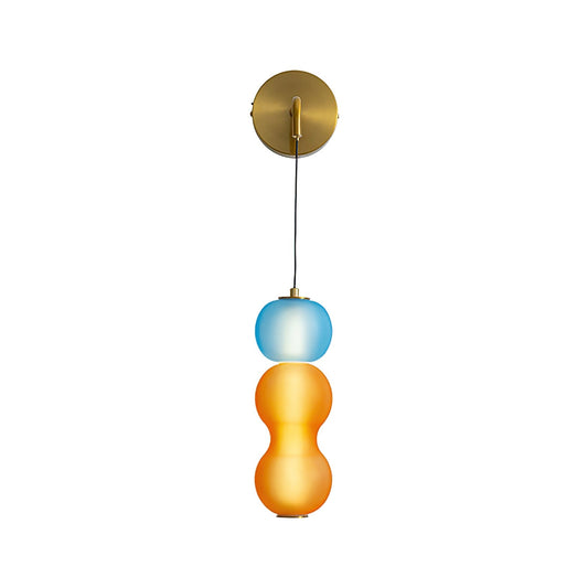 Wandleuchte in Gold mit beige Glockenblumen-Orchideen – Eleganz und sanftes Licht