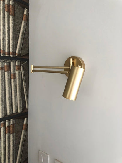 Moderne Wandleuchte aus Eisen mit integrierter LED - Elegantes und verstellbares Design