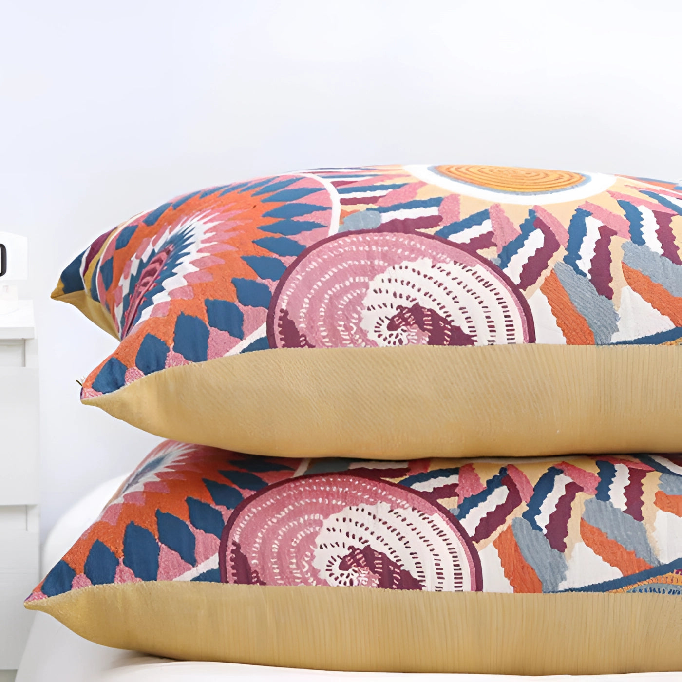 Garduru Kissen in Multicolor mit Kaleidoskop-Mustern