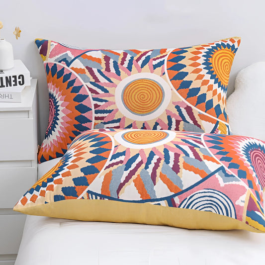 Garduru Kissen in Multicolor mit Kaleidoskop-Mustern