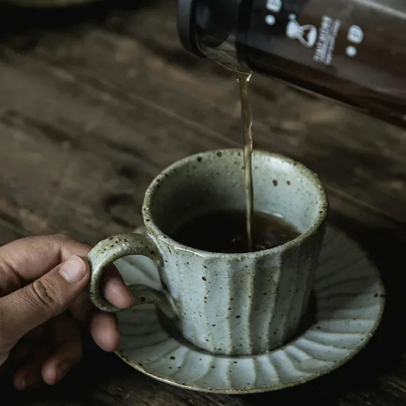 TerraCharm - Kaffeetasse mit Untertasse im handgefertigten Design