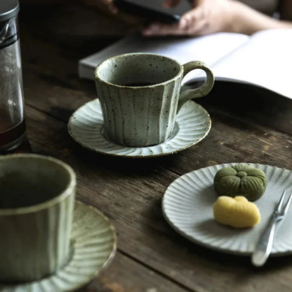 TerraCharm - Kaffeetasse mit Untertasse im handgefertigten Design