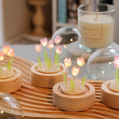 BloomLuxe – Elegante Tischlampe mit Tulpen-Design für eine stimmungsvolle Note