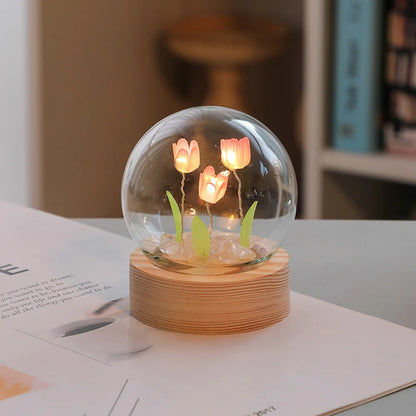 BloomLuxe – Elegante Tischlampe mit Tulpen-Design für eine stimmungsvolle Note
