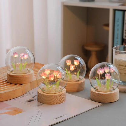 BloomLuxe – Elegante Tischlampe mit Tulpen-Design für eine stimmungsvolle Note