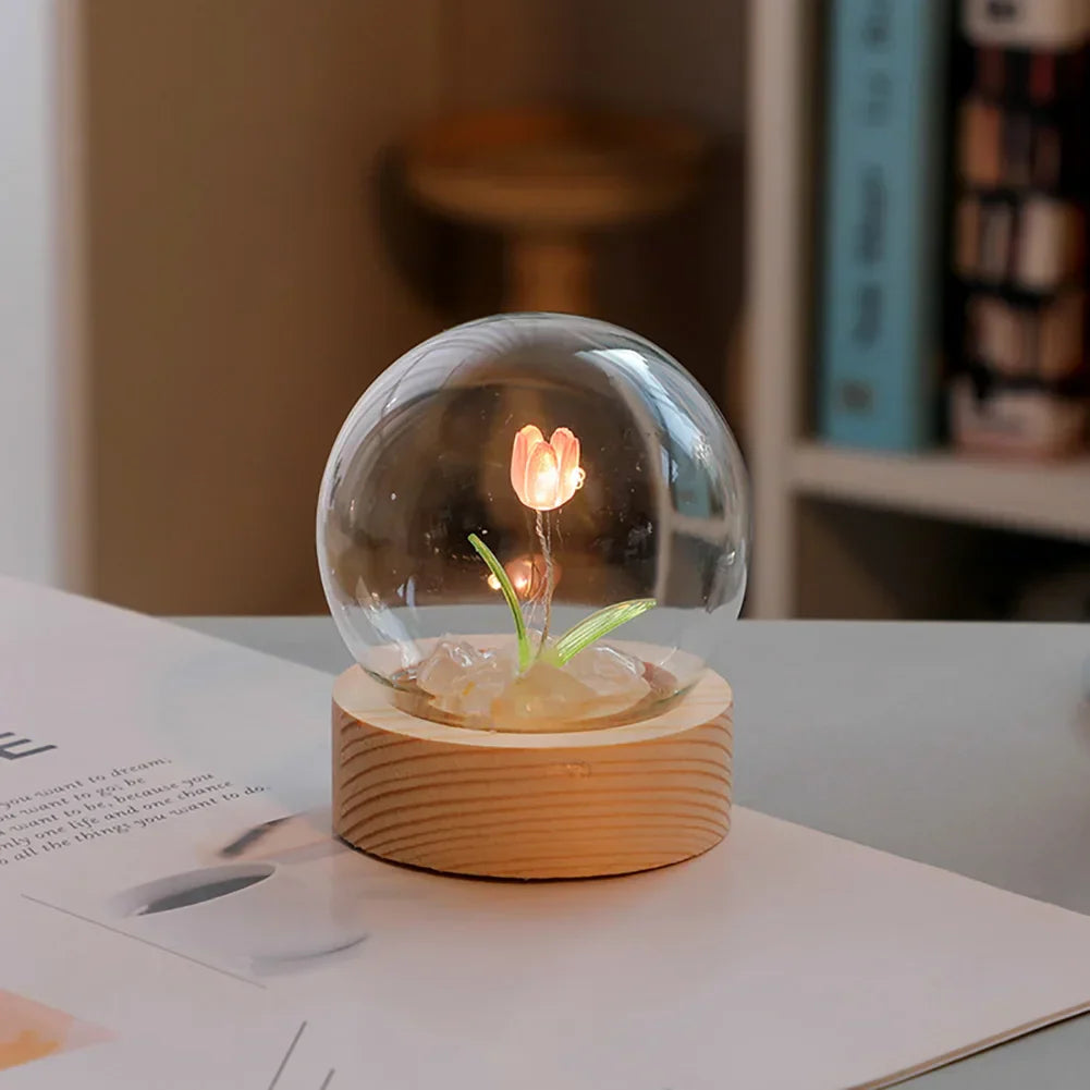 BloomLuxe – Elegante Tischlampe mit Tulpen-Design für eine stimmungsvolle Note