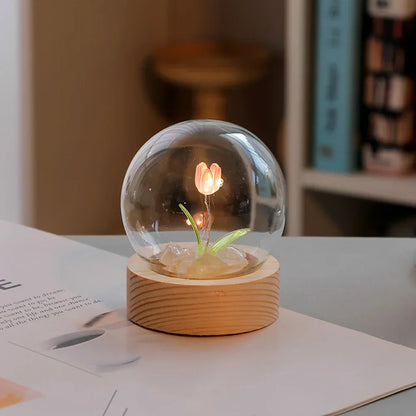 BloomLuxe – Elegante Tischlampe mit Tulpen-Design für eine stimmungsvolle Note