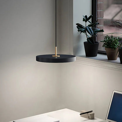 Garduru – Futuristische Metall LED Pendelleuchte
