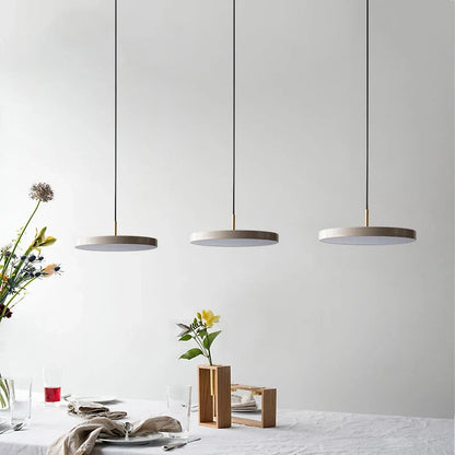 Garduru – Futuristische Metall LED Pendelleuchte