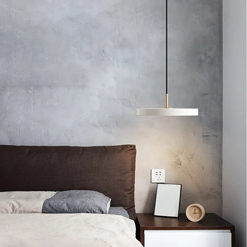 Garduru – Futuristische Metall LED Pendelleuchte