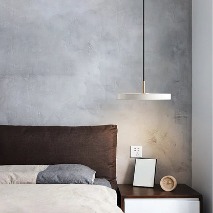 Garduru – Futuristische Metall LED Pendelleuchte