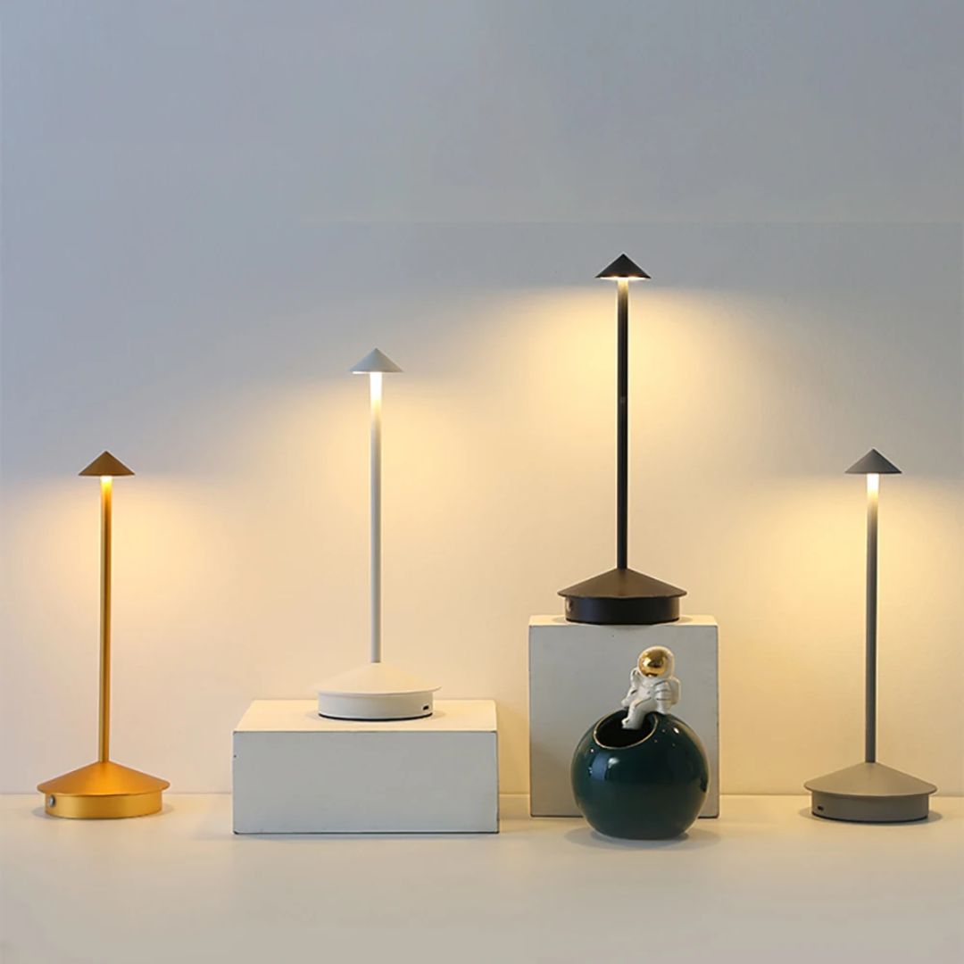 Carlyn Arrow LED Tischlampe