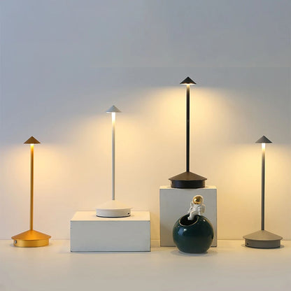 Carlyn Arrow LED Tischlampe