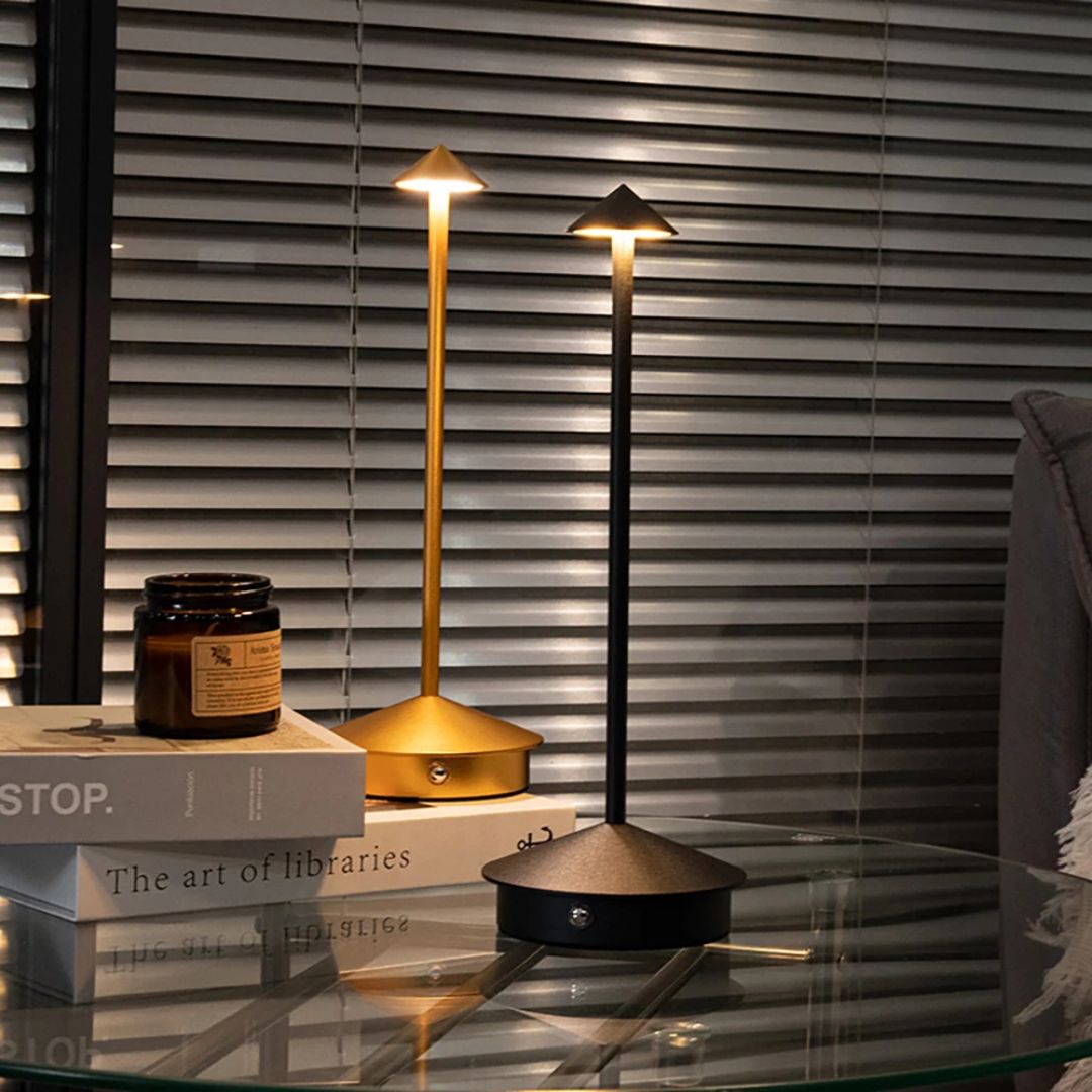 Carlyn Arrow LED Tischlampe