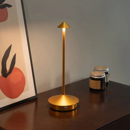 Carlyn Arrow LED Tischlampe