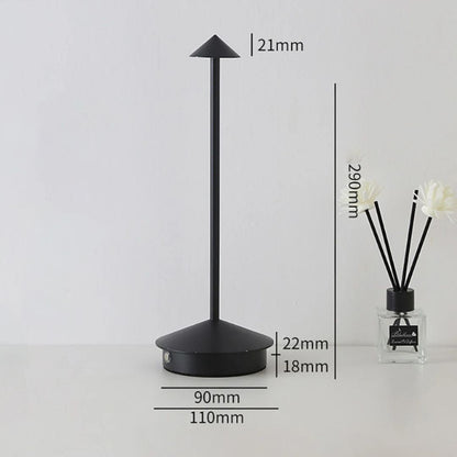 Carlyn Arrow LED Tischlampe