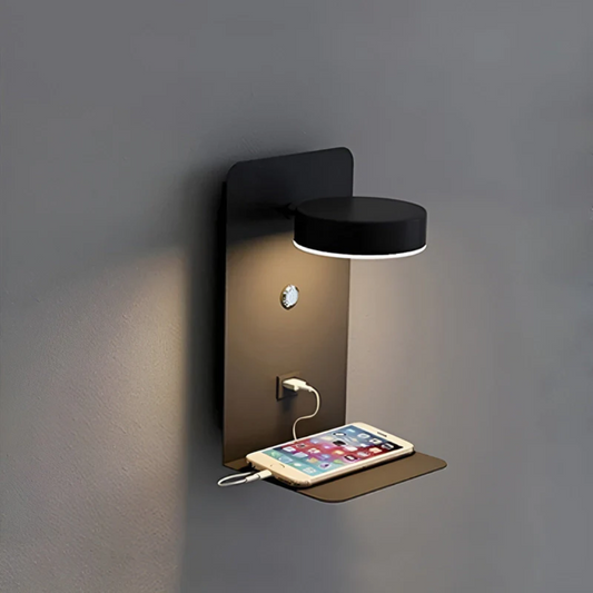 Moderne LED-Wandlampe mit integrierter USB-Ladeablage