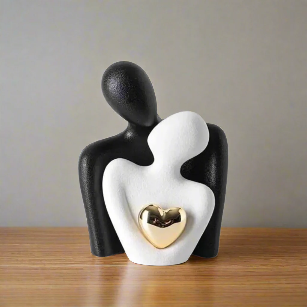 SoulForm – Elegante Minimalistische Skulptur mit goldenem Herzen