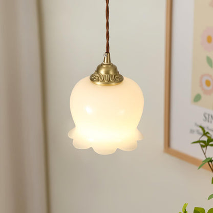 Suspension Talblume – Lampe aus Messing und Harz, inspiriert von natürlichen Blumen