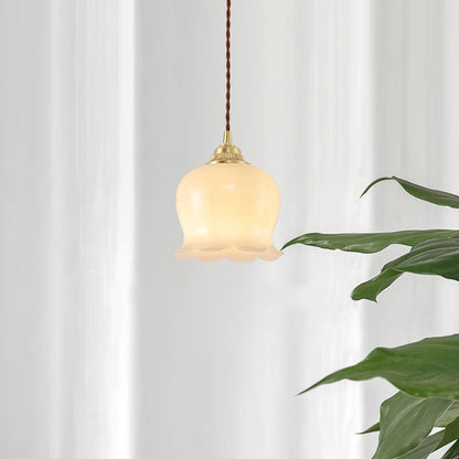 Suspension Talblume – Lampe aus Messing und Harz, inspiriert von natürlichen Blumen