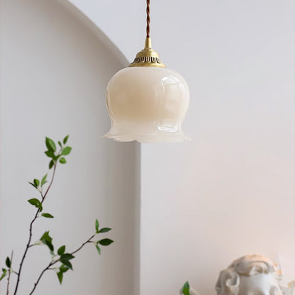 Suspension Talblume – Lampe aus Messing und Harz, inspiriert von natürlichen Blumen
