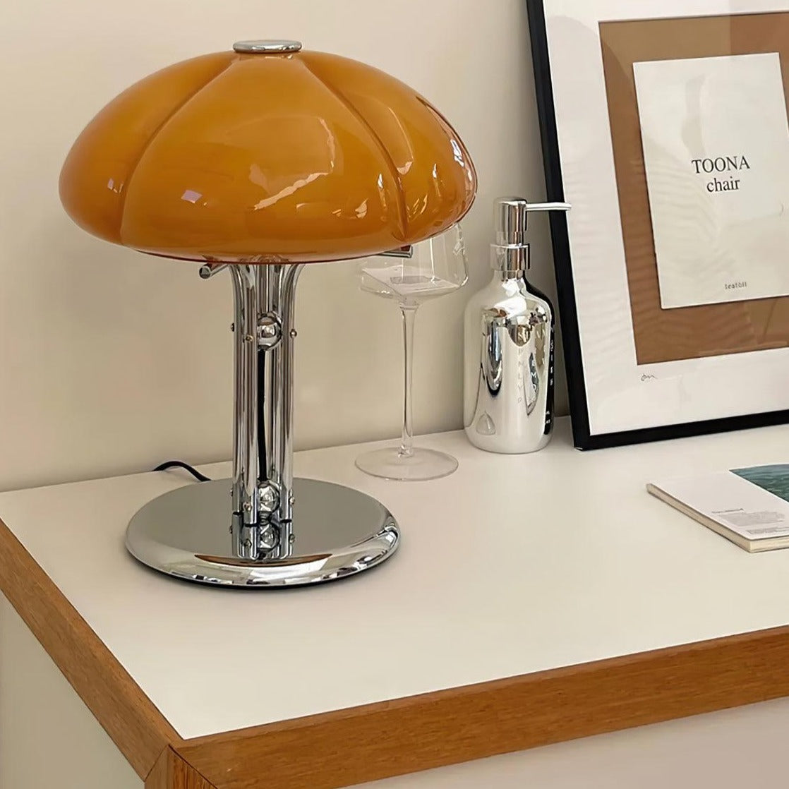 Tischlampe Pilz Bauhaus – Modernes Design mit Amberglas-Schirm