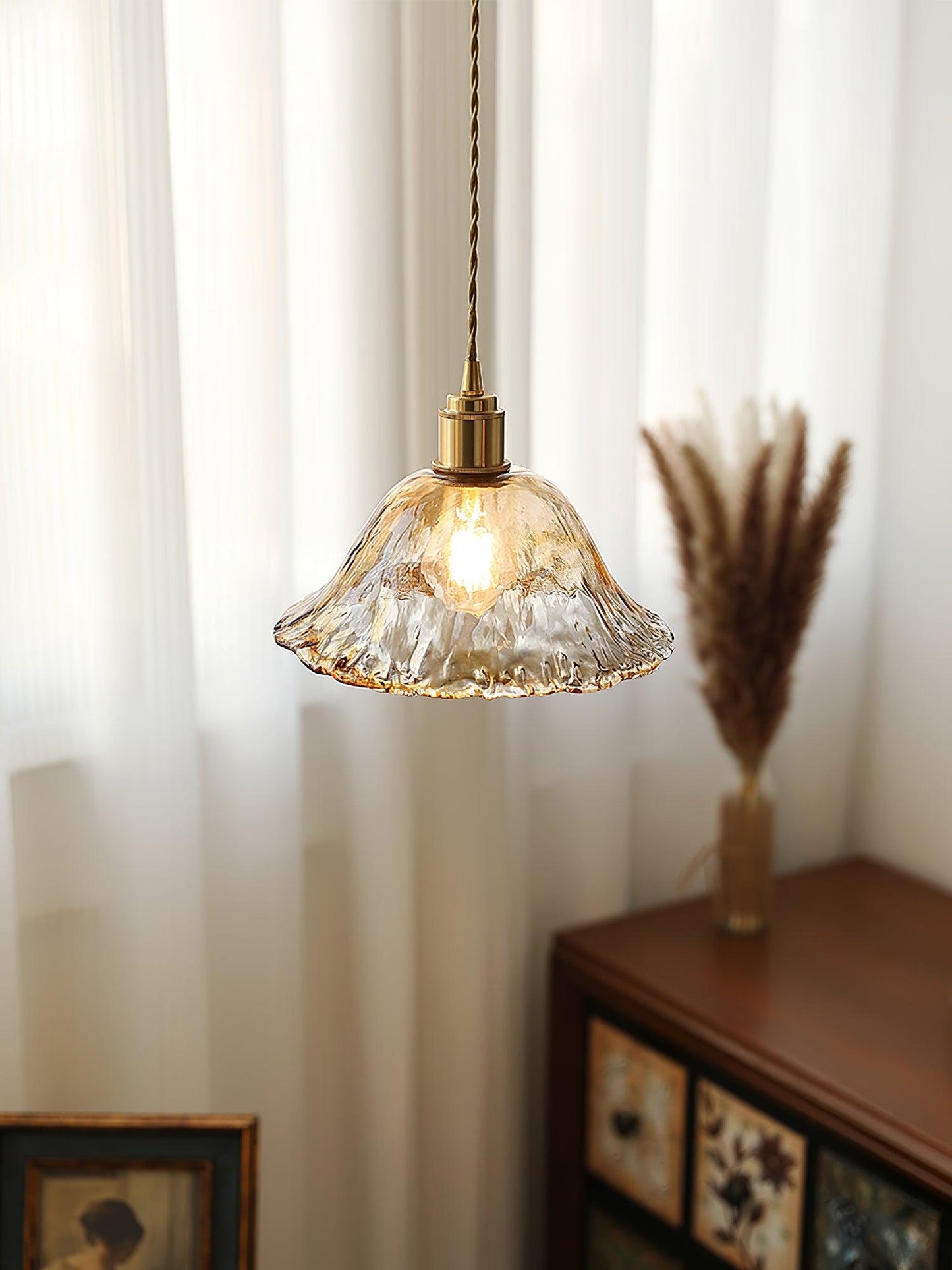 Garduru Braune Glas Pendelleuchte – Klassische Messing- und Metall-Deckenlampe
