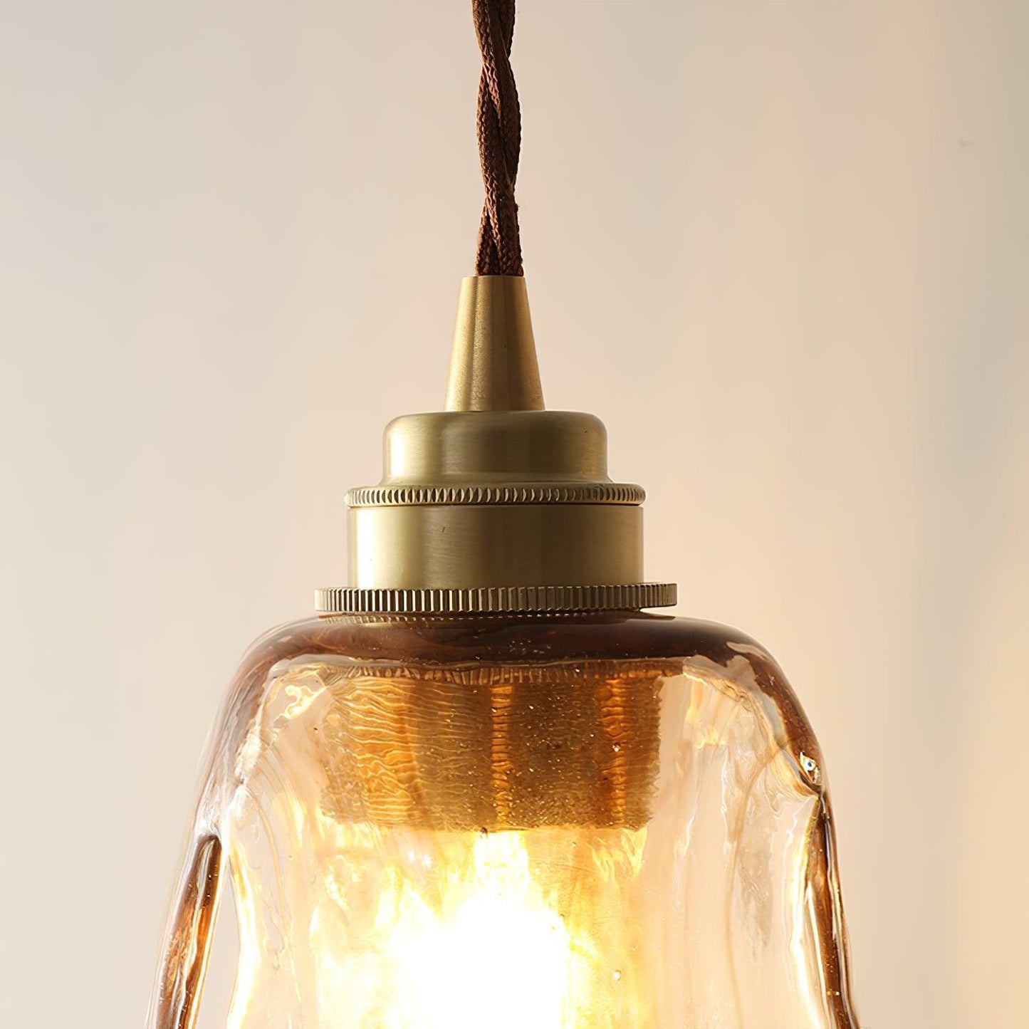 Garduru Braune Glas Pendelleuchte – Klassische Messing- und Metall-Deckenlampe
