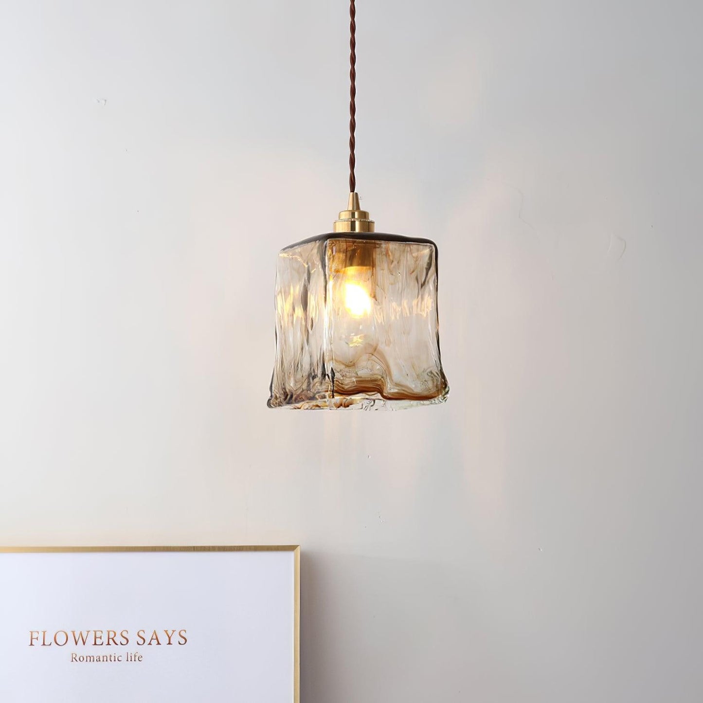 Garduru Braune Glas Pendelleuchte – Klassische Messing- und Metall-Deckenlampe