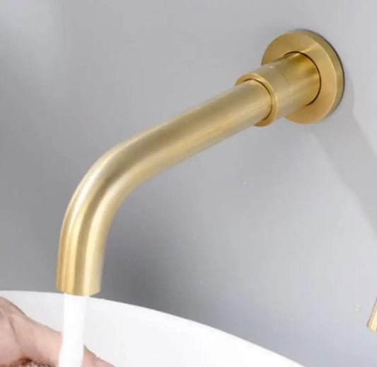 EleganceFlow – Wandmontierter Badewannen-Wasserhahn