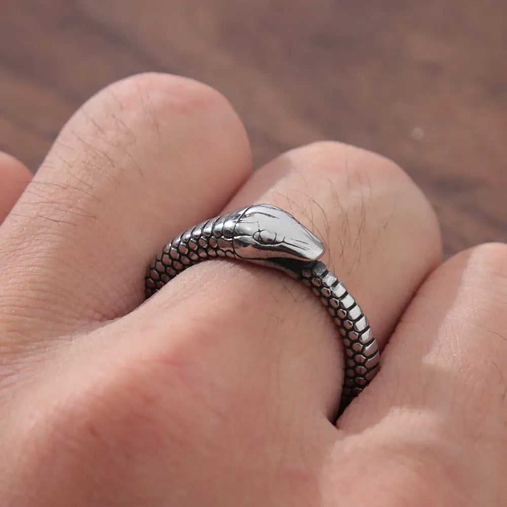 Retro Norse Mythologie Ring – Ouroboros Design – Punk Stil aus Edelstahl