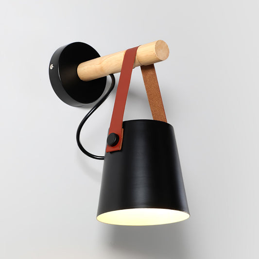 Skandinavische Wandleuchte aus Holz und Leder – Elegantes Design mit effizientem LED-Licht