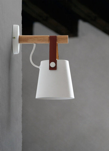 Skandinavische Wandleuchte aus Holz und Leder – Elegantes Design mit effizientem LED-Licht