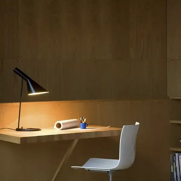 Tischlampe Design LED - Skulpturale, verstellbare Beleuchtung, perfekt für Büro und Wohnzimmer