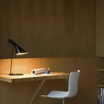 Tischlampe Design LED - Skulpturale, verstellbare Beleuchtung, perfekt für Büro und Wohnzimmer