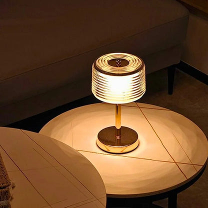 Elegante Ringlampe mit vergoldetem Sockel und einstellbarer Helligkeit