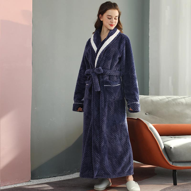 Dicker Fleece-Pyjama, bequemer Bademantel