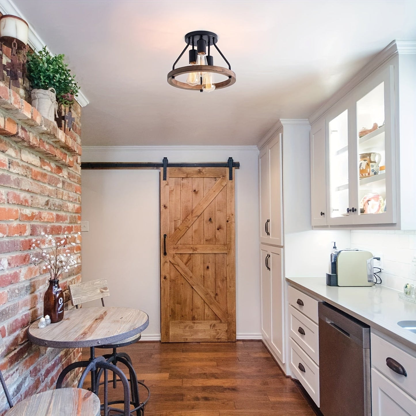 Garduru Drei-Arm Lampe – Für stimmungsvolle Beleuchtung und Charakter