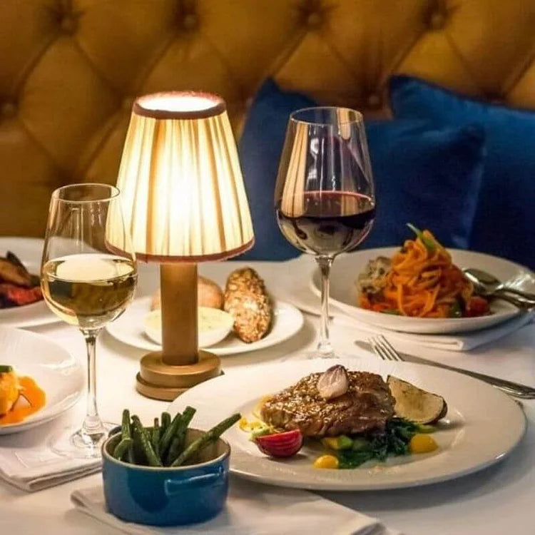 LuxeLoom – Kabellampe mit raffiniertem Stoffschirm und LED-Beleuchtung